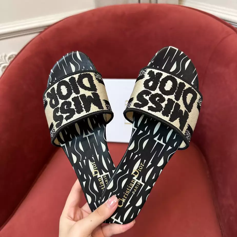 DIOR DWAY SLIDE – DS030