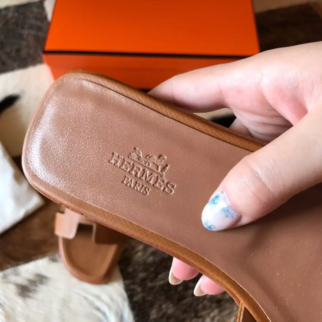 HERMES ORAN SLIDE SANDALS IN BROWN EPSOM CALFSKIN – HMSD071