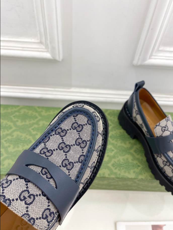 Gucci Jordaan Blue Embroidered Leather Loafer – GL078