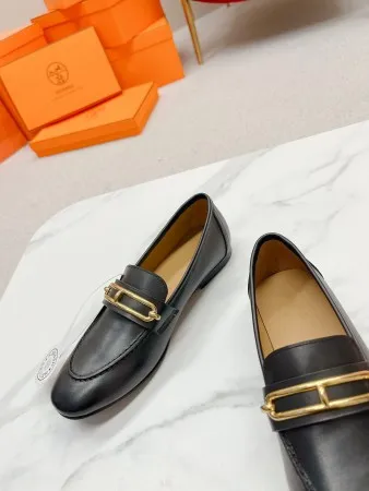 Hermes Women’s Colette Loafers in Black Leather – HM069