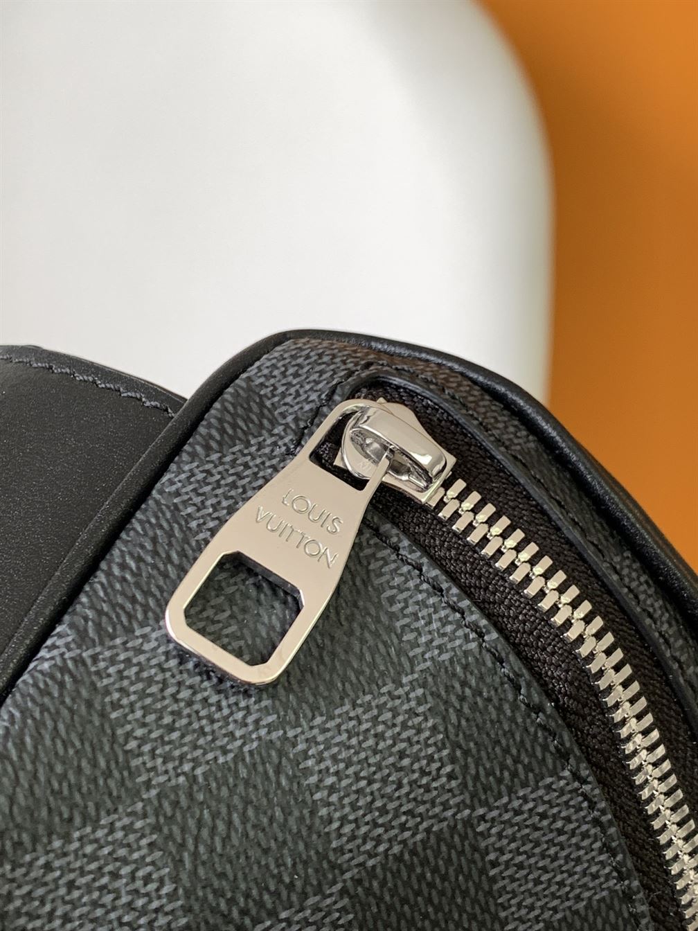 LOUIS VUITTON DISCOVERY BUMBAG DAMIER GRAPHITE – LVB065