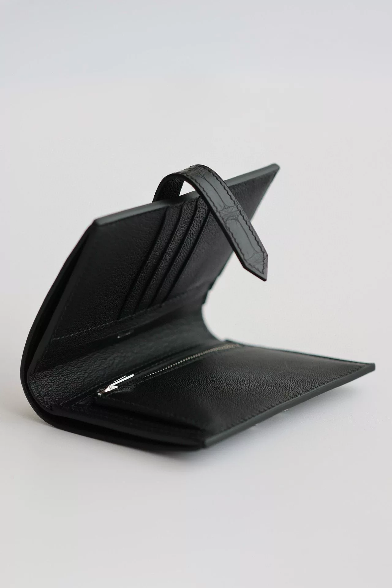 Hermes Bearn Compact Wallet in Black Matte Alligator Leather – HW171