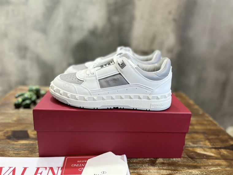 VALENTINO FREEDOTS LOW-TOP SNEAKER IN CALFSKIN – VN005