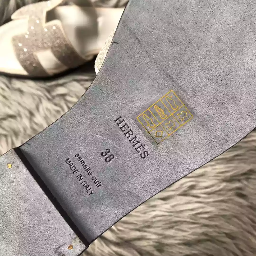 HERMES ORAN SLIDE SANDALS IN WHITE SUEDE WITH CRYSTAL – HMSD109