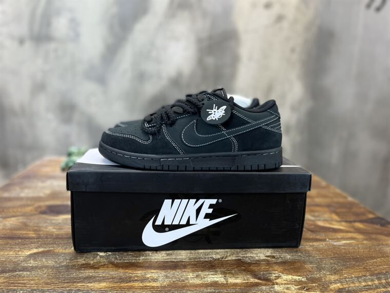 NIKE SB DUNK LOW SNEAKER – NSN010