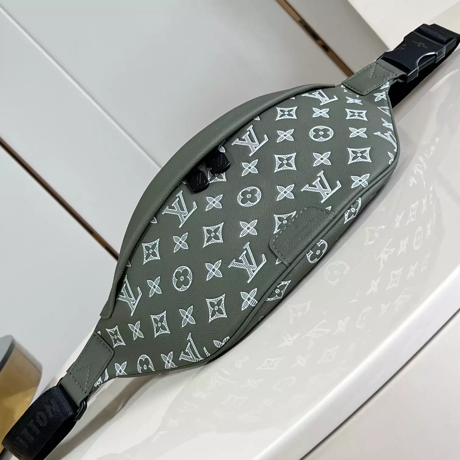 Discovery Bumbag Olive Green Monogram Shadow M12508 – LW225