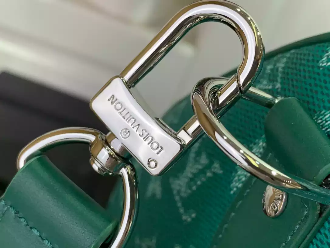 Louis Vuitton Keepall Bandoulière 50 Bag in Green – LW174