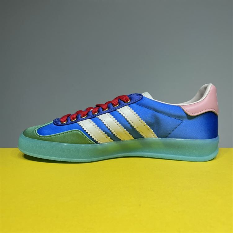 GUCCI X ADIDAS GAZELLE LOW-TOP SNEAKERS IN LIGHT BLUE – GCC029