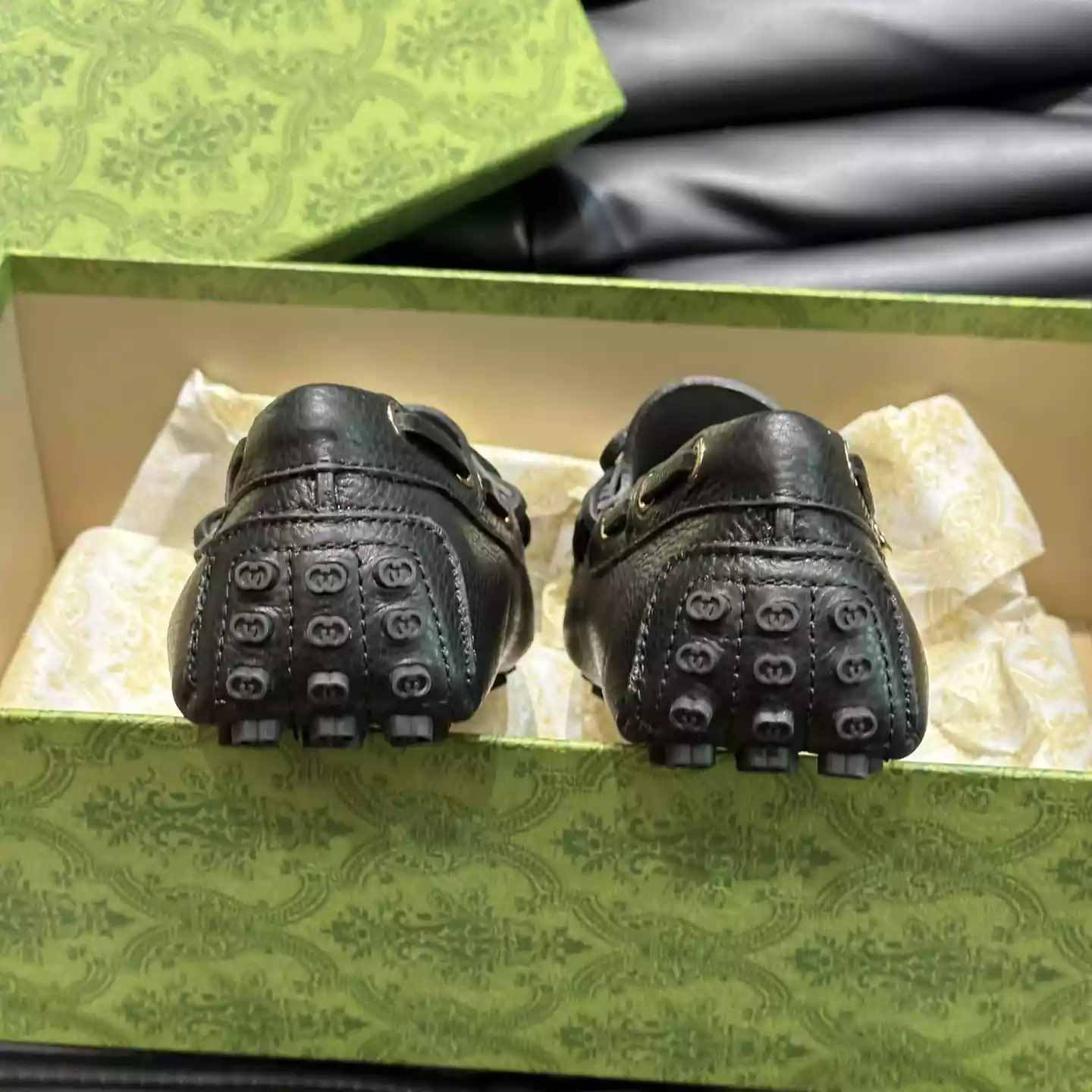 MEN’S DRIVER WITH INTERLOCKING G IN BLACK – GL102