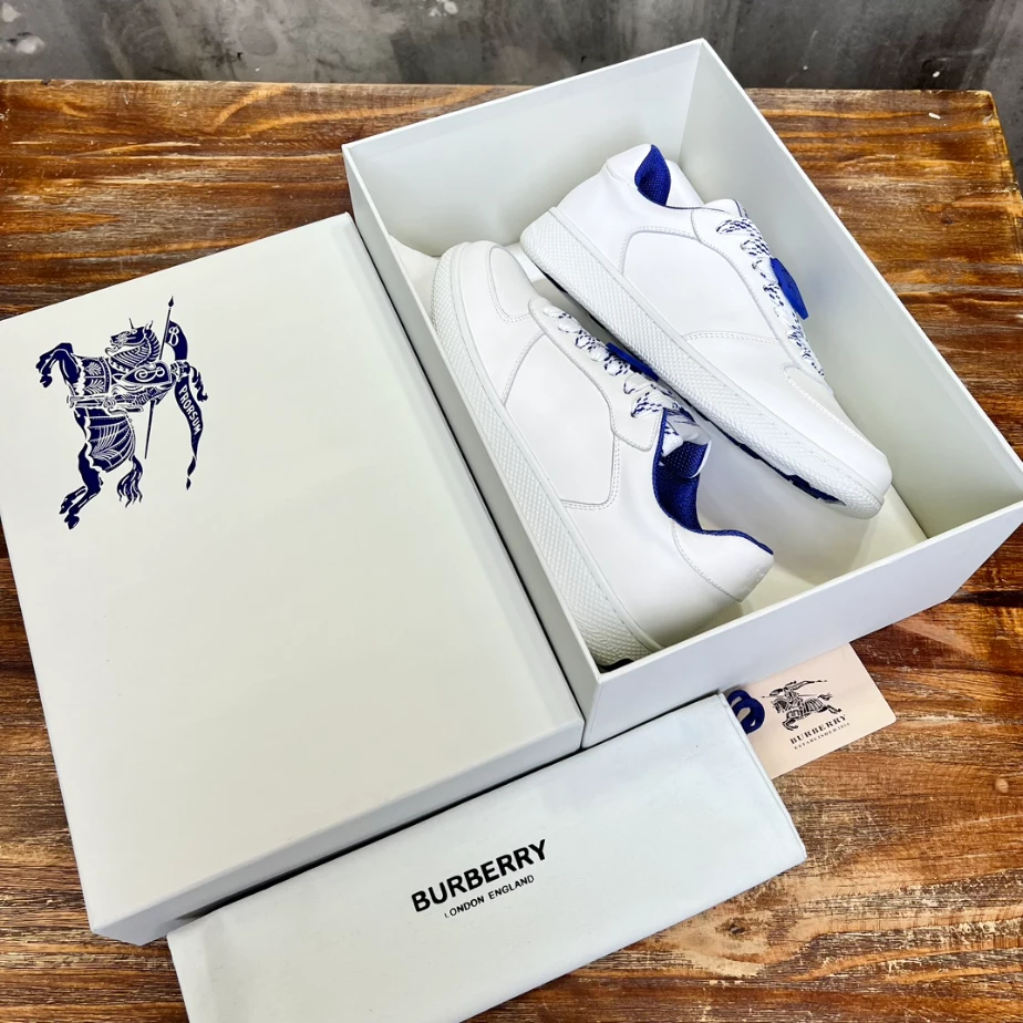 BURBERRY LEATHER SNEAKERS – BBR080