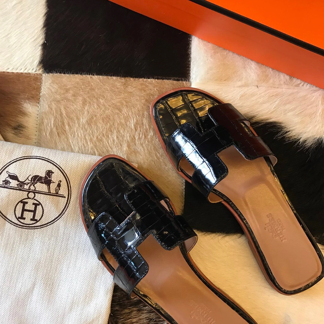 HERMES ORAN SLIDE SANDALS IN BLACK SHINY NILOTICUS CROCODILE SKIN – HMSD046