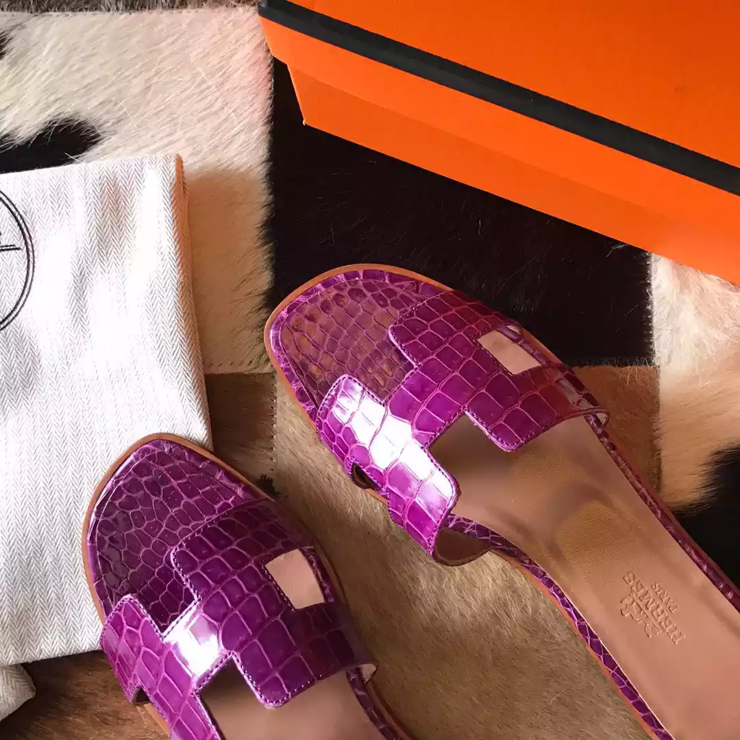 HERMES ORAN SLIDE SANDALS IN PURPLE SHINY NILOTICUS CROCODILE SKIN – HMSD054