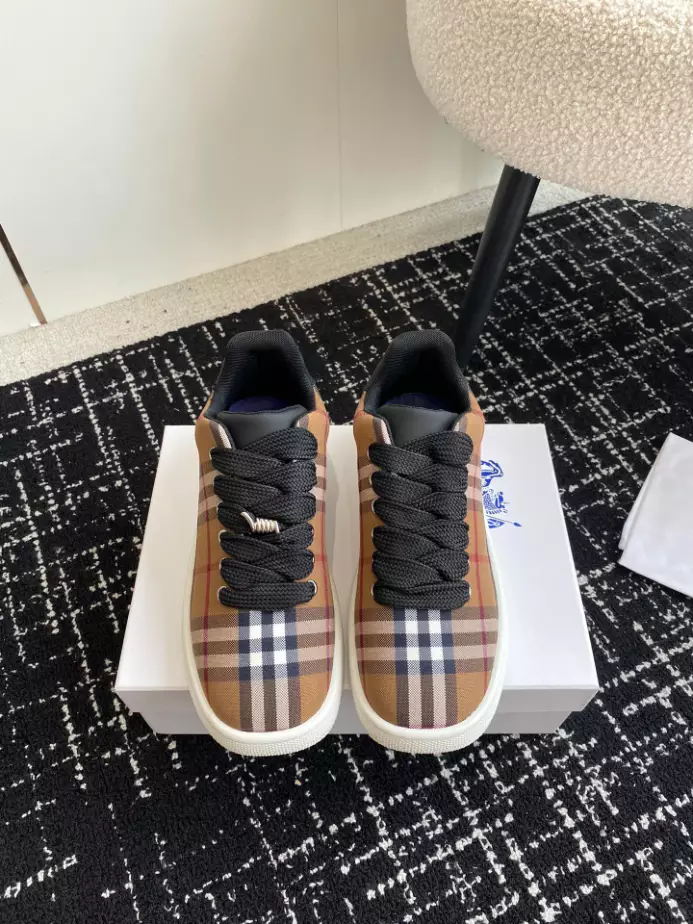 BURBERRY SNEAKERS – BBR103