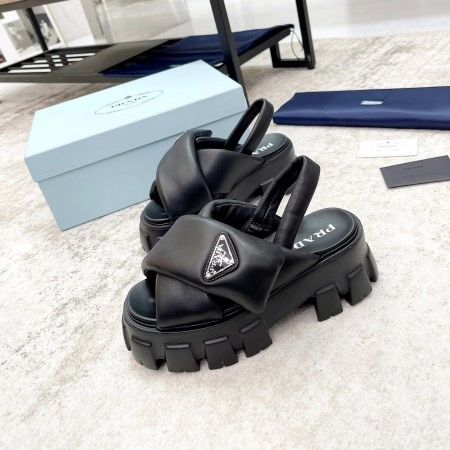 PRADA MONOLITH PADDED SANDALS IN BLACK NAPPA LEATHER – PSD017