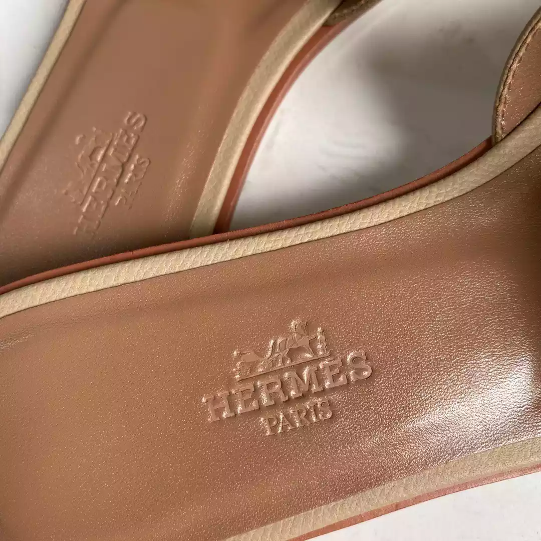 HERMES ORAN SLIDE SANDALS IN TRENCH EPSOM CALFSKIN – HMSD087