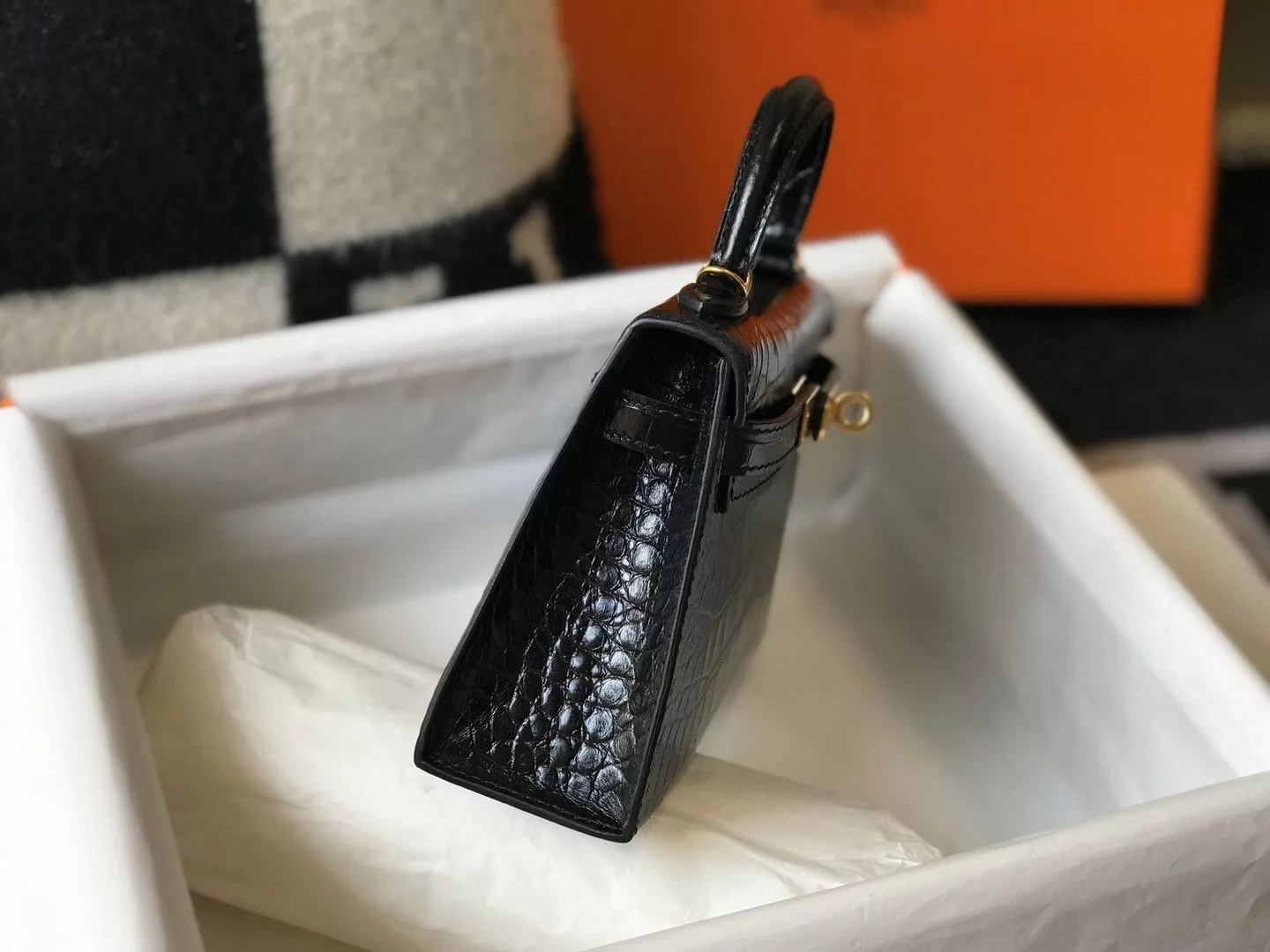 Hermes Kelly Mini II Bag In Black Embossed Crocodile Leather – HW129