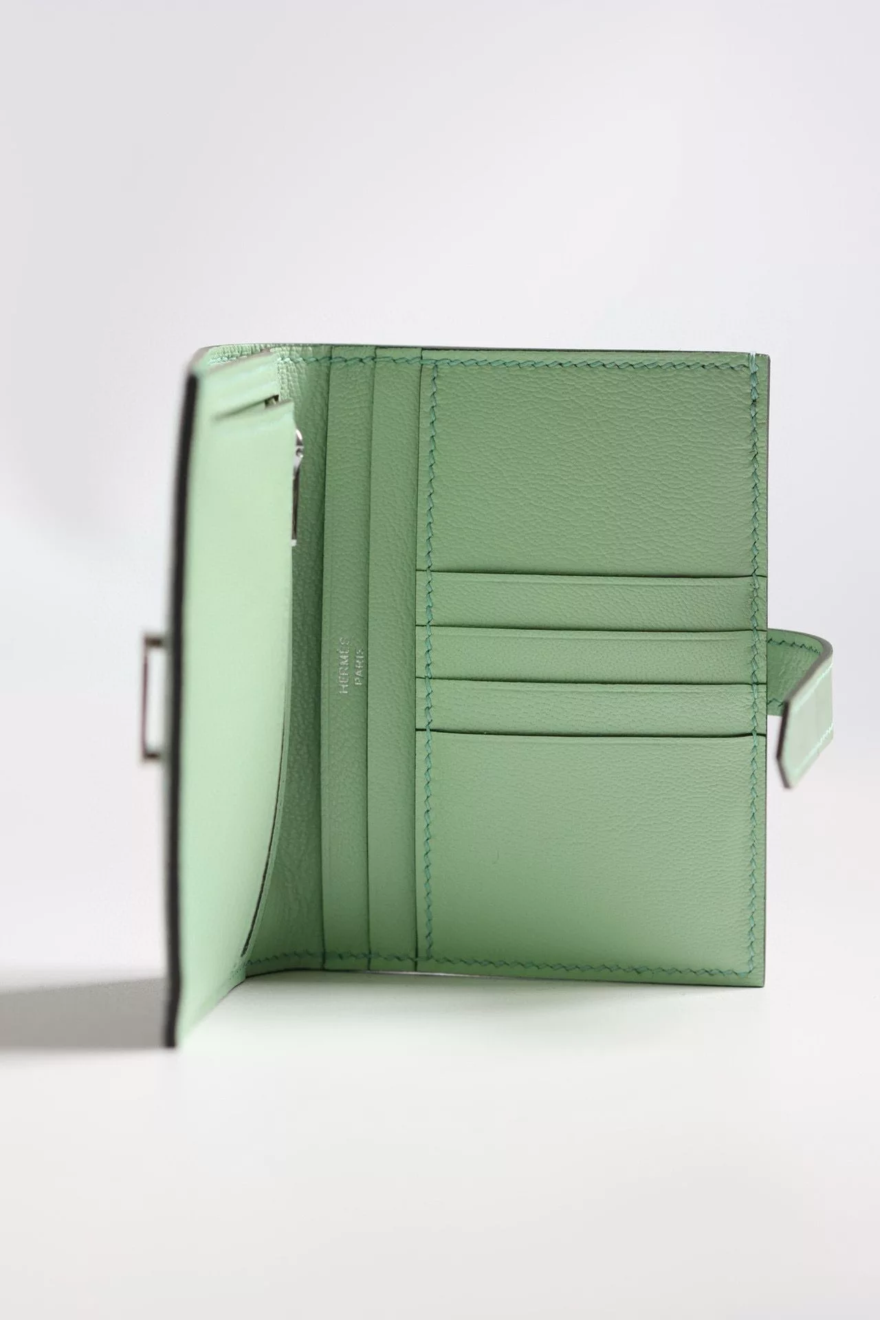 Hermes Bearn Compact Wallet in Vert D’eau Matte Alligator Leather – HW169