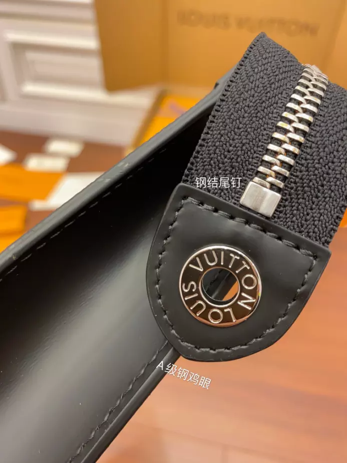 POCHETTE VOYAGE DAMIER GRAPHITE CANVAS M41696 – LW410