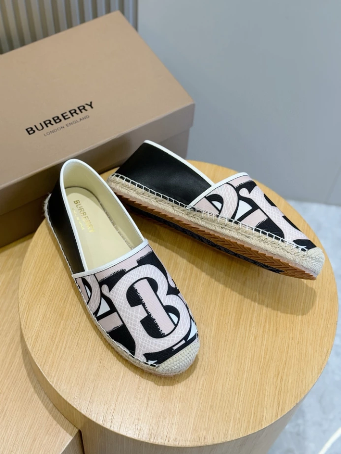 BURBERRY CANVAS STRAW BUCKET – BBR042