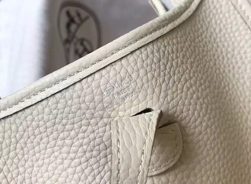 Hermes Evelyne III TPM Bag In beton Clemence Leather – HW054