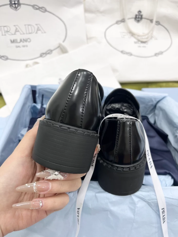 Prada Leather Loafers – PRL015