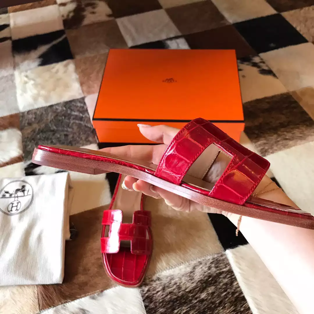 HERMES ORAN SLIDE SANDALS IN RED SHINY NILOTICUS CROCODILE SKIN – HMSD055