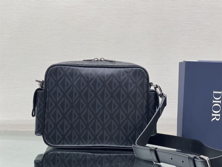 DIOR HIT THE ROAD MESSENGER BAG – DIO004