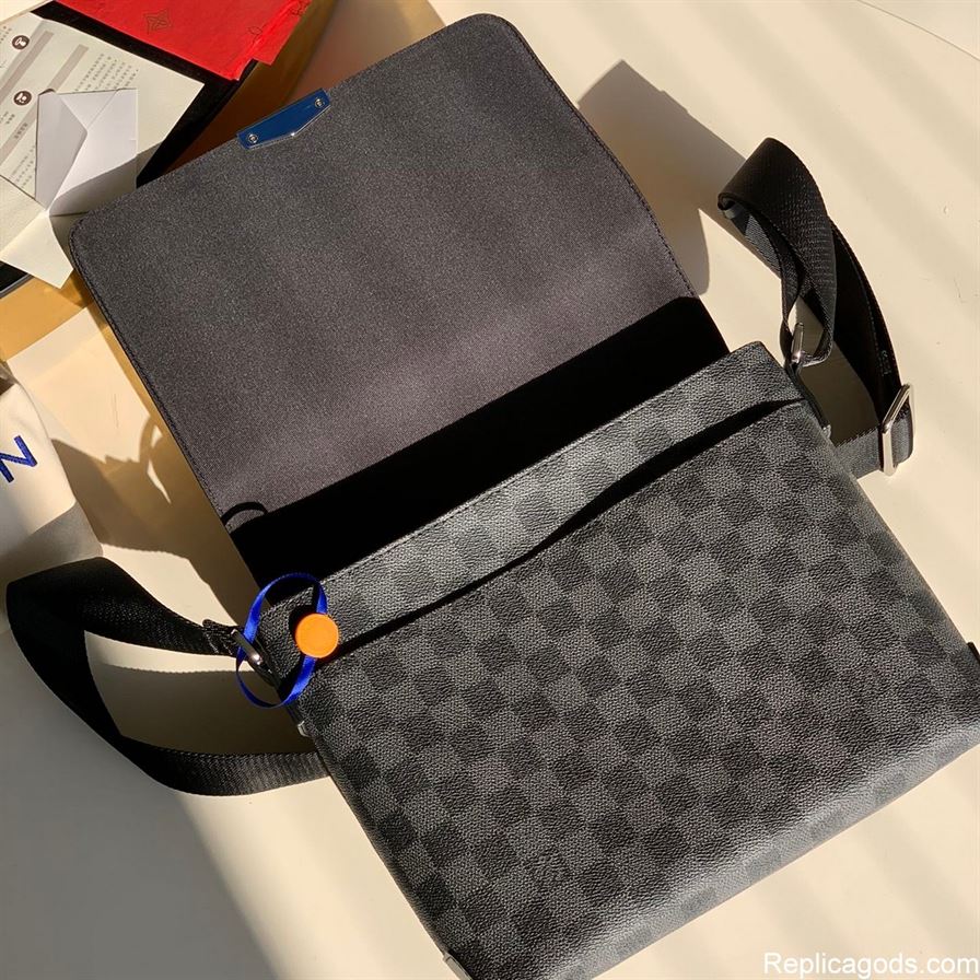 LOUIS VUITTON DISTRICT PM DAMIER GRAPHITE CANVAS – LVB004