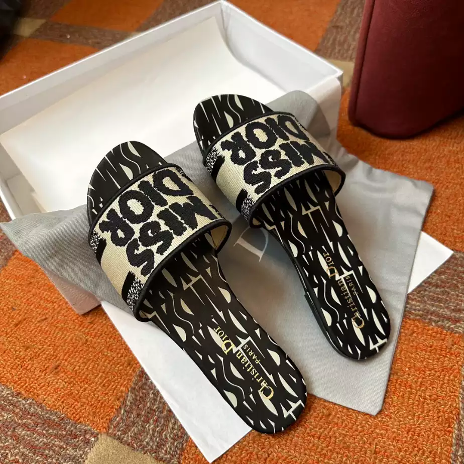 DIOR DWAY SLIDE – DS030