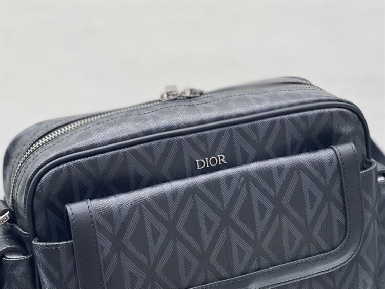 DIOR HIT THE ROAD MESSENGER BAG – DIO004