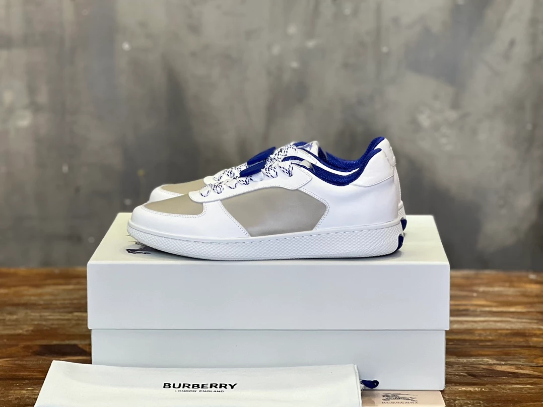 BURBERRY LEATHER SNEAKERS – BBR077