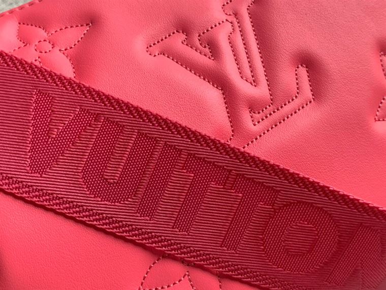 LOUIS VUITTON OVER THE MOON – LW001