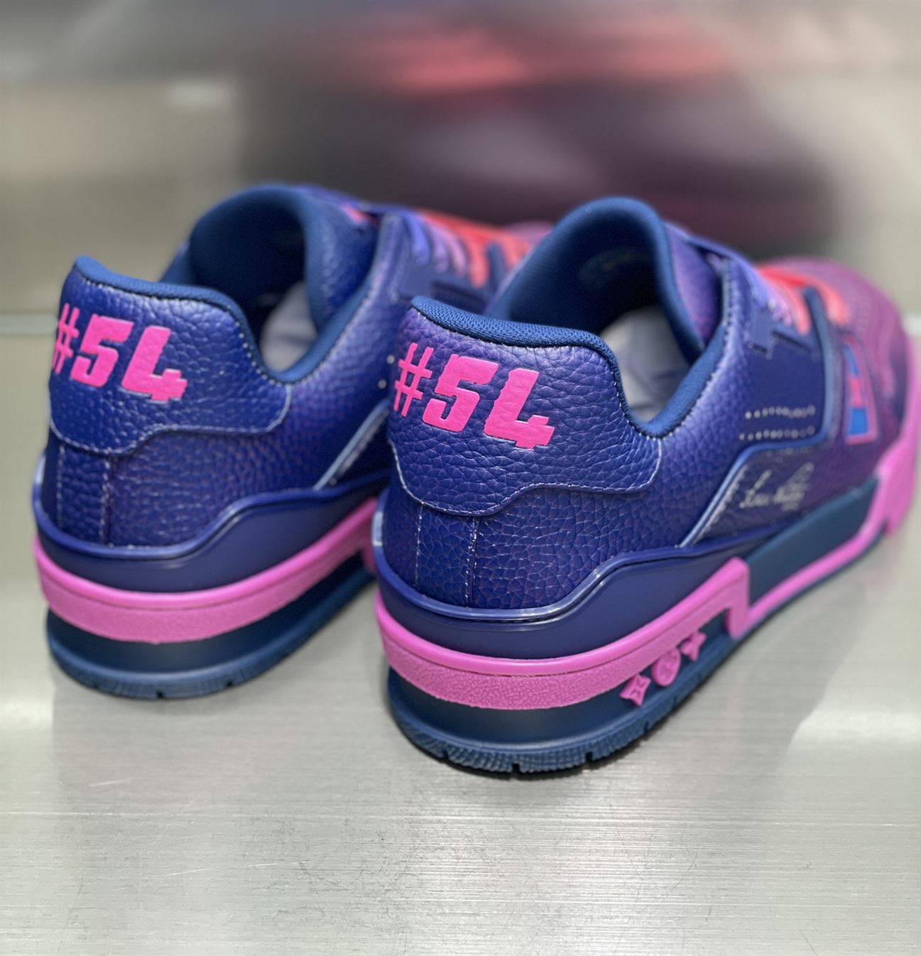 LOUIS VUITTON TRAINER SNEAKERS IN PINK – LVS003