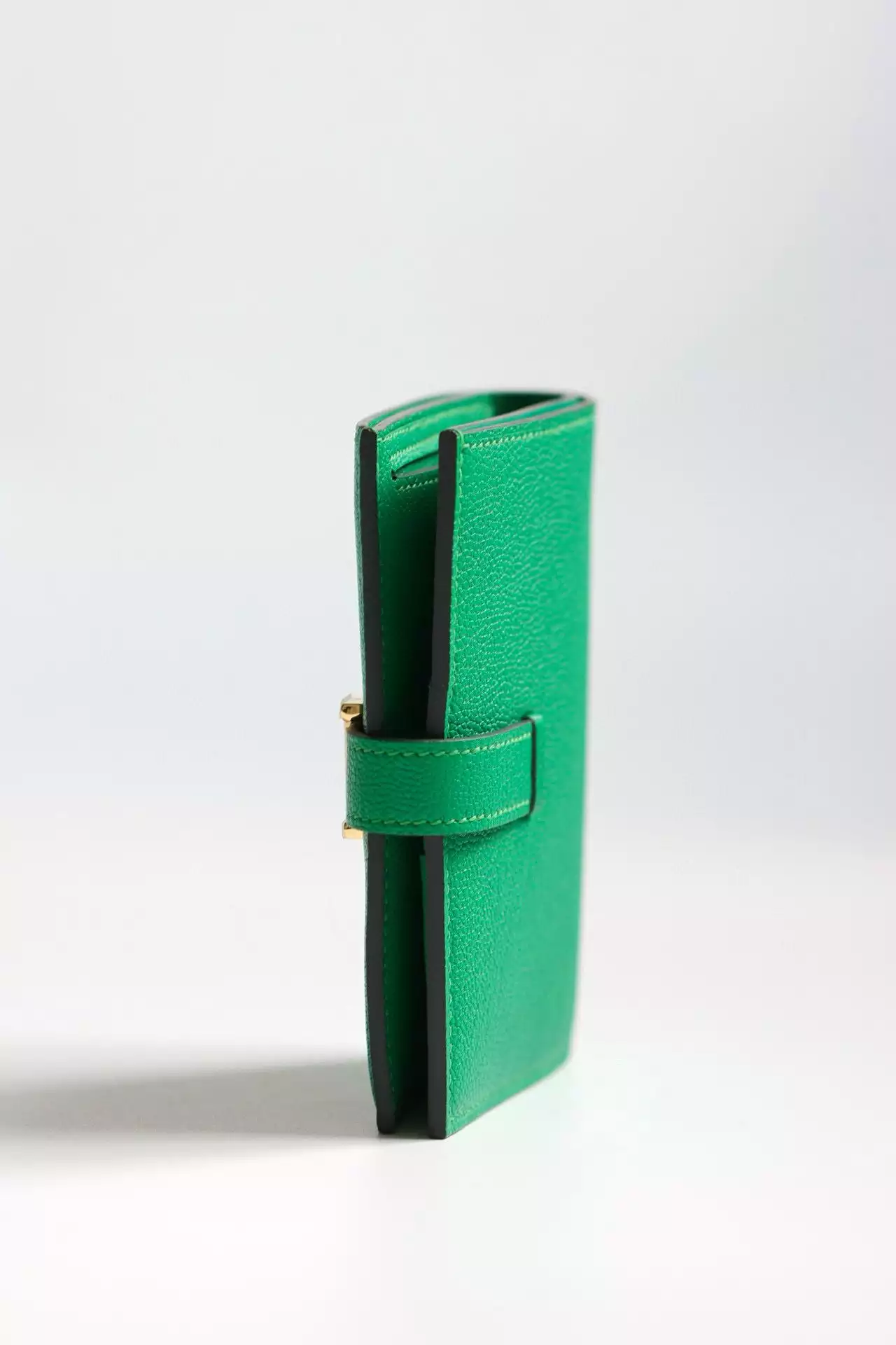 Hermes Bearn Compact Handmade Wallet in Bambou Chevre Mysore Goatskin – HW147