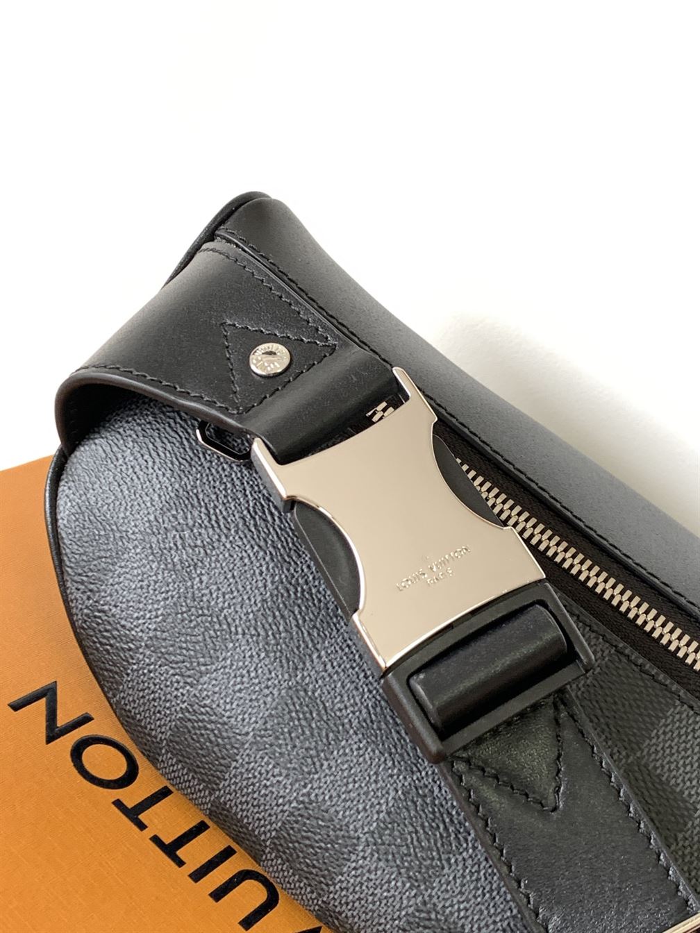 LOUIS VUITTON DISCOVERY BUMBAG DAMIER GRAPHITE – LVB065