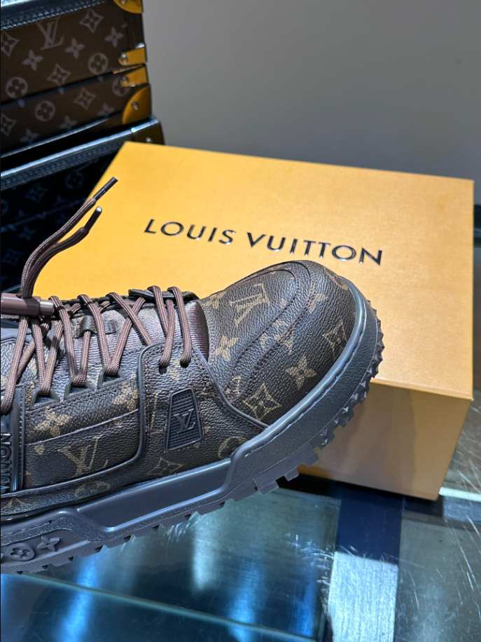 LOUIS VUITTON Maxi Trainers Ebony Black Sneaker – LVS202