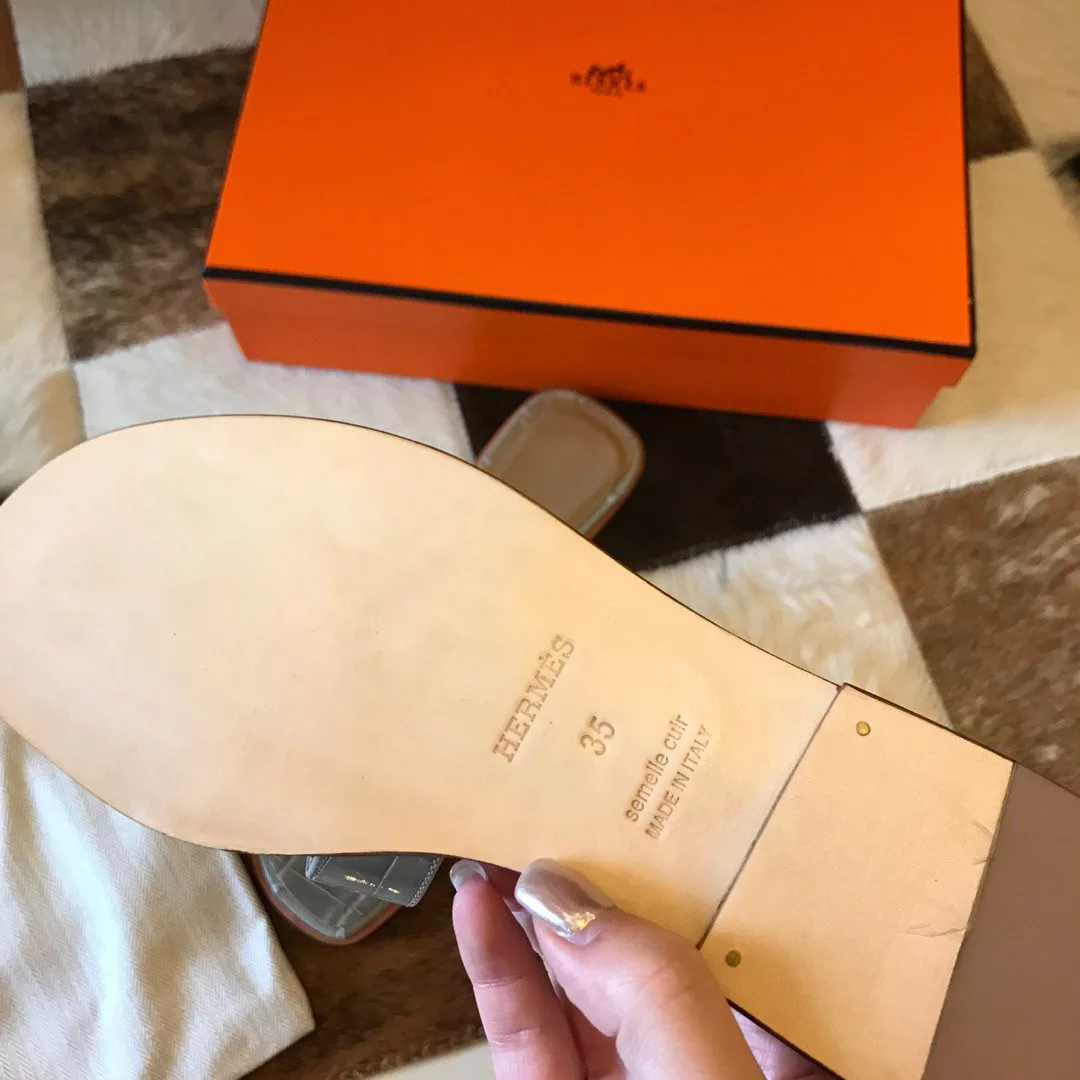 HERMES ORAN SLIDE SANDALS IN GREY SHINY NILOTICUS CROCODILE SKIN – HMSD052