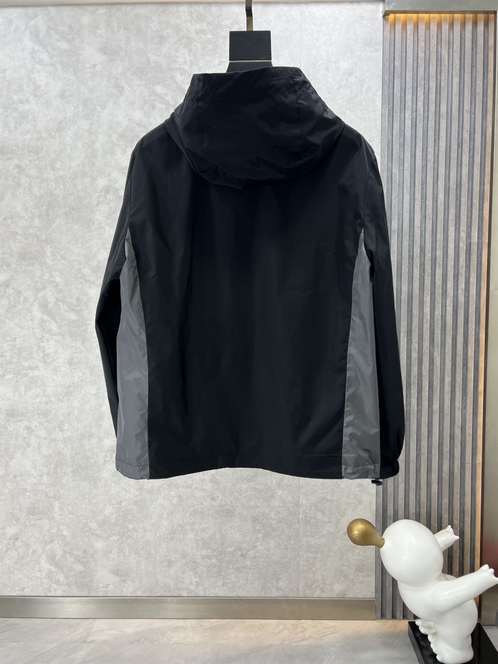 MONCLER GUIERS RAIN JACKET – MC099