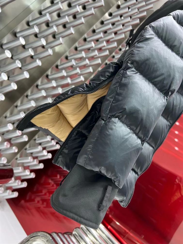 MONCLER COAT – MC132