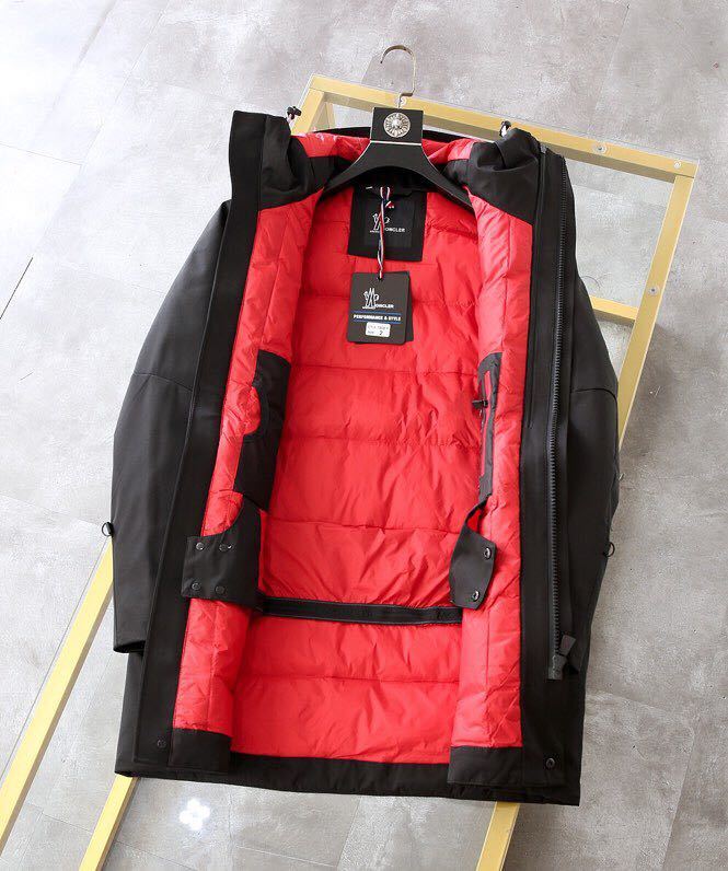 MONCLER COAT – MC136