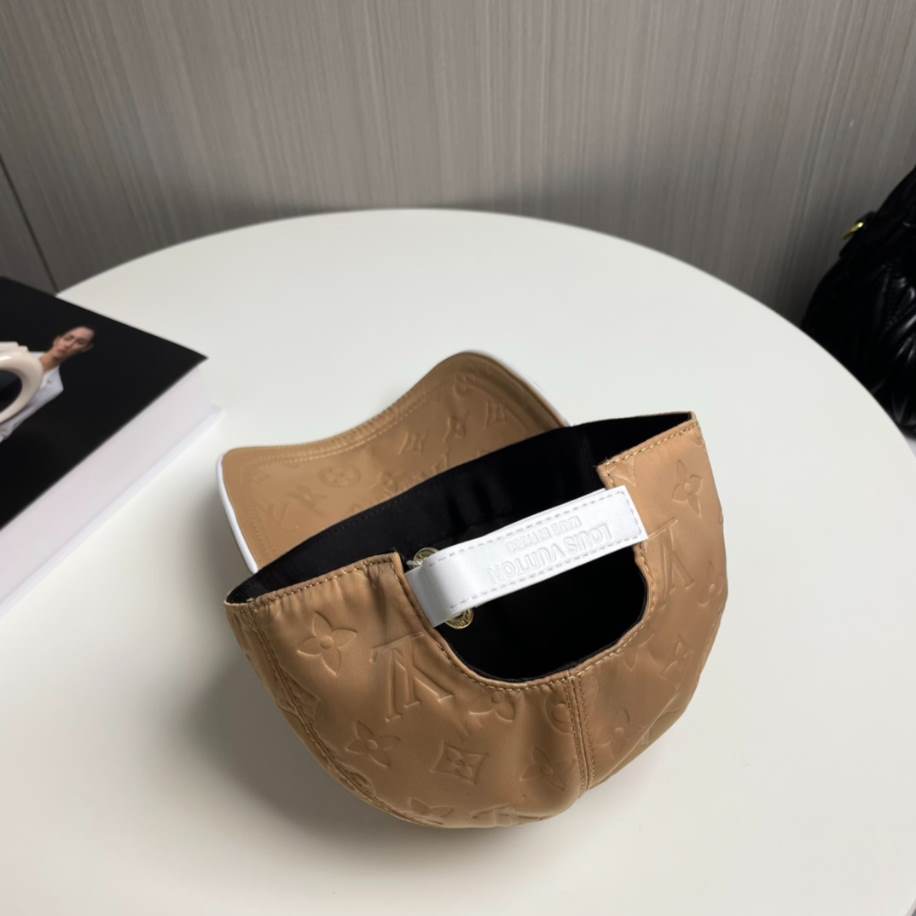 Louis Vuitton Baseball Beige Logo LV Hats – LVC008