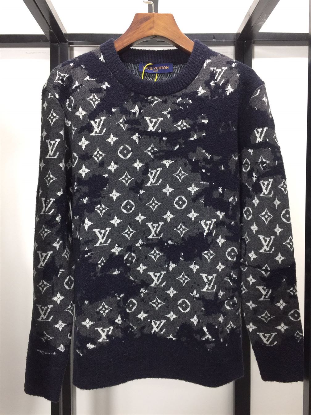 LOUIS VUITTON MONOGRAM CREWNECK – LVH001