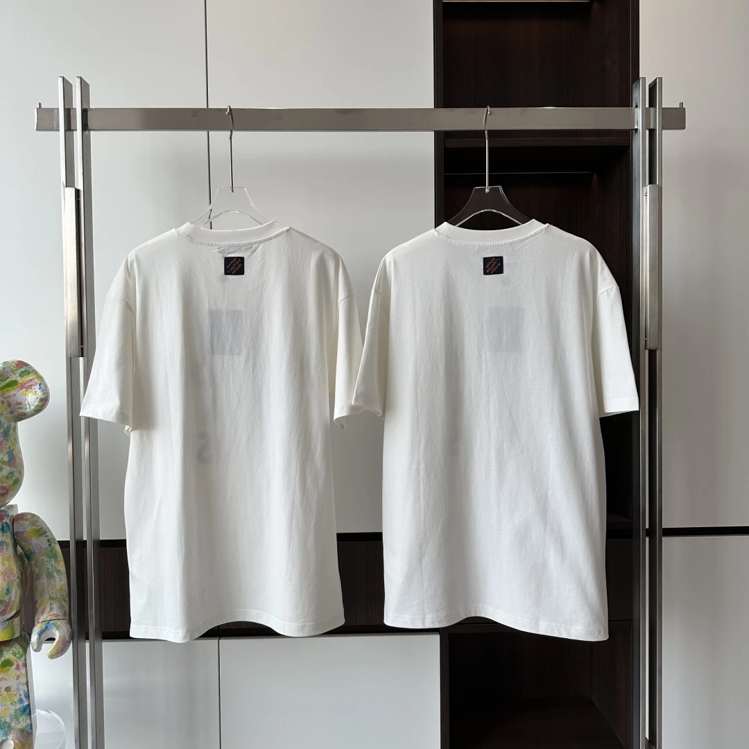 GRAPHIC PRINTED T-SHIRT IN WHITE – LVTS127