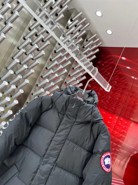 CANADA GOOSE PARKAS APPROACH JACKET – CN30