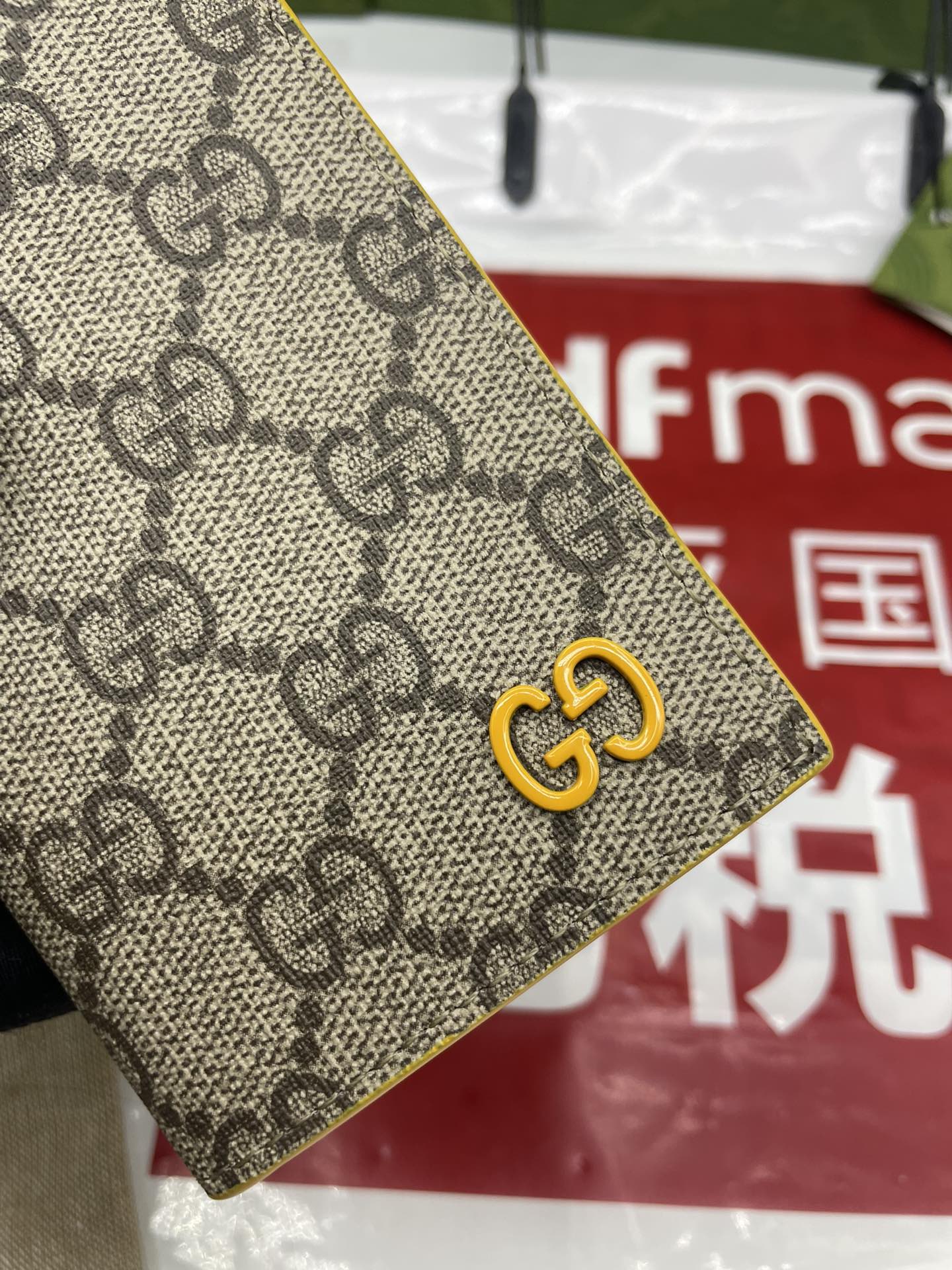 GUCCI GG LONG CARD CASE WITH GG DETAIL IN YELLOW – WLG048
