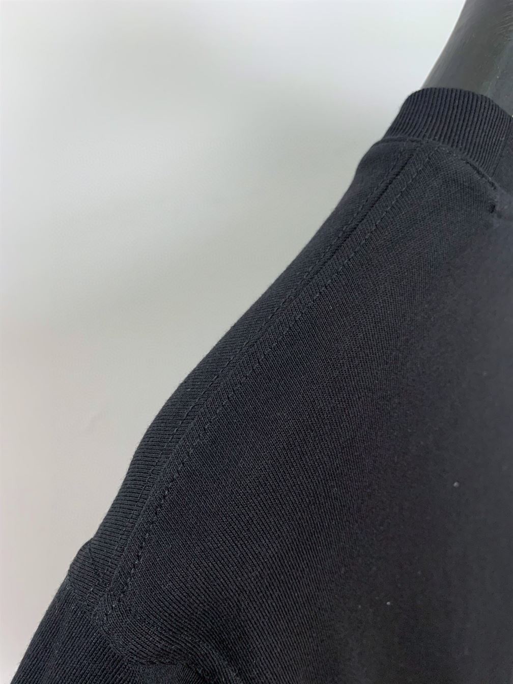 BURBERRY LOGO PRINT COTTON T-SHIRT IN BLACK – BRS008