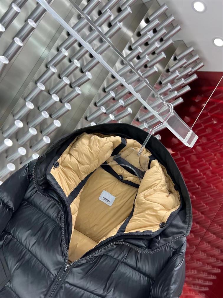 MONCLER COAT – MC132