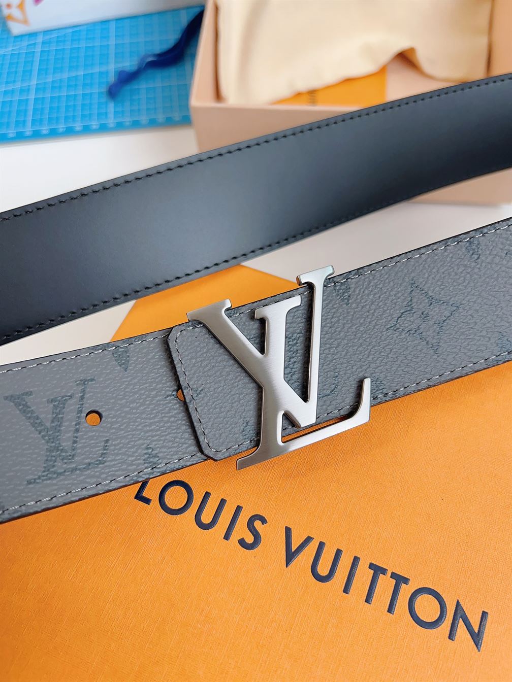 LOUIS VUITTON LV INITIALES 40MM REVERSIBLE BELT – LBE027