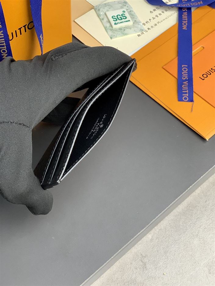LOUIS VUITTON DOUBLE CARD HOLDER MONOGRAM TAIGA LEATHER – WLV019