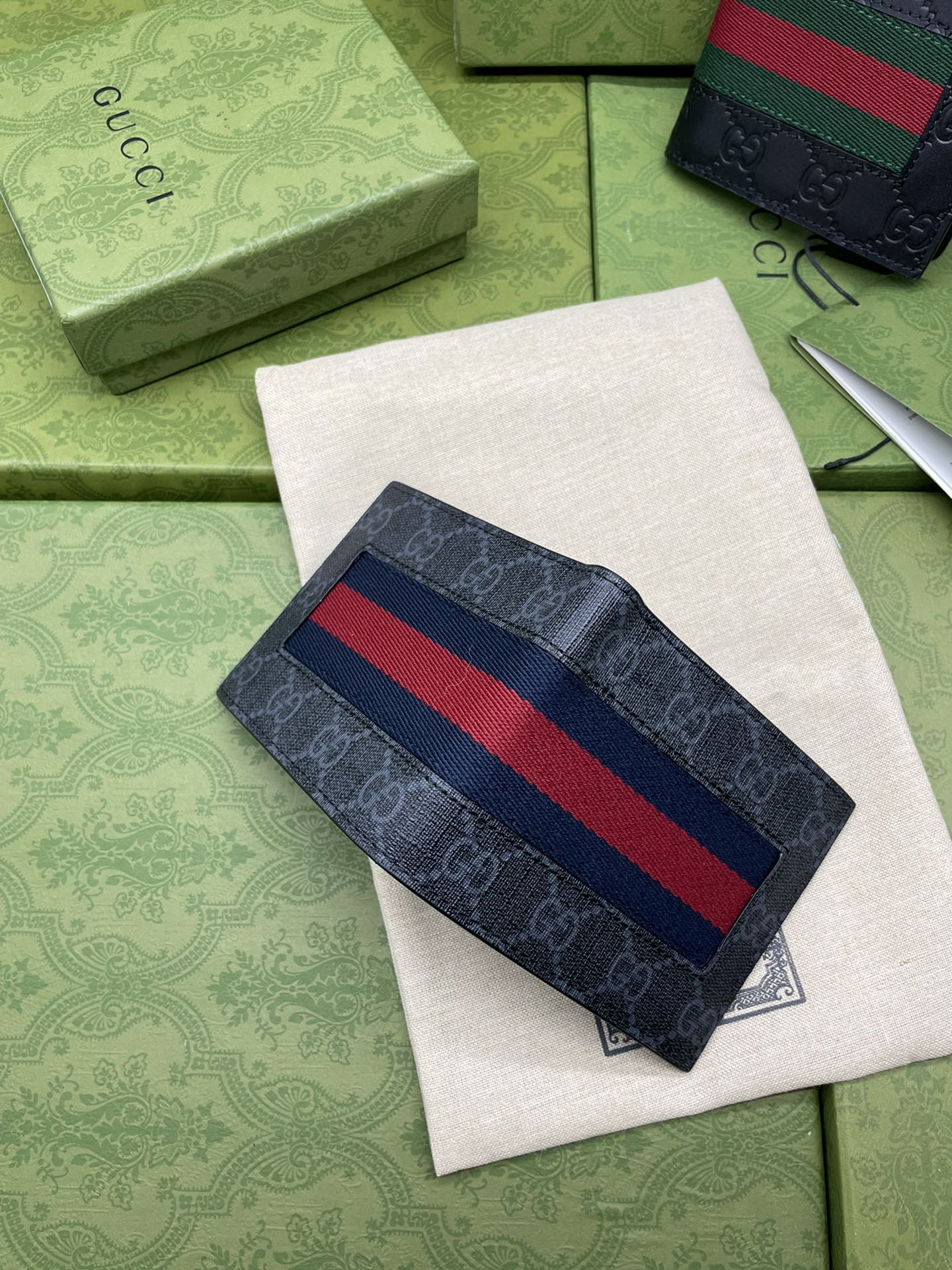 GUCCI BIFOLD GG SUPREME WEB BLACK WALLET – WLG052